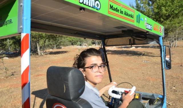 Antalya'da 15 yaşındaki genç güneş enerjisi paneliyle çalışan araç yaptı