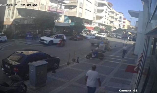 Antalya'da cipin kapısı açıldı: Motosikletli saniyelerle ölümden döndü