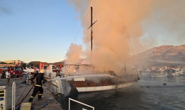 Antalya'da marinada yangın çıktı