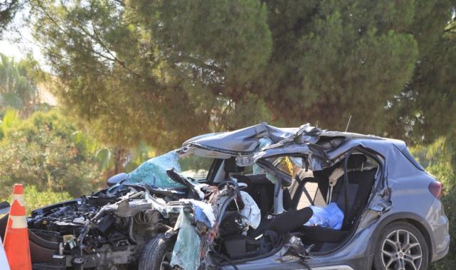 Antalya'da otoyolda geri geri giden kamyona çarpan sürücü öldü
