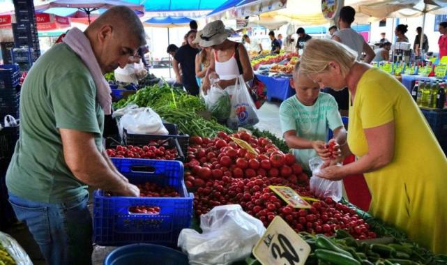 Antalya'da pazarcılar Rusça öğrenmeye başladı