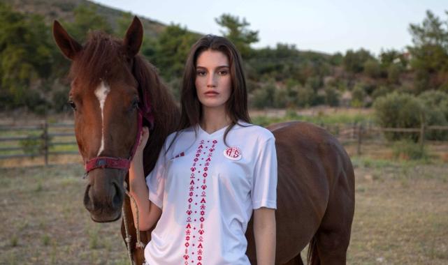 Antalyaspor'dan tanıtım! Mankenler yörük çadırında forma giydi