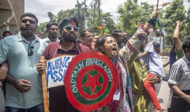 Bangladeş'te gösteriler yeni bir boyut kazandı: Başbakan Hasina ülkeden kaçtı
