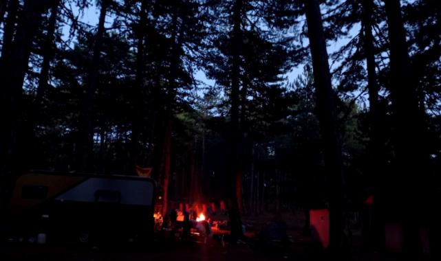 Bursa Kocayayla’da yasaklara rağmen kamp ateşi