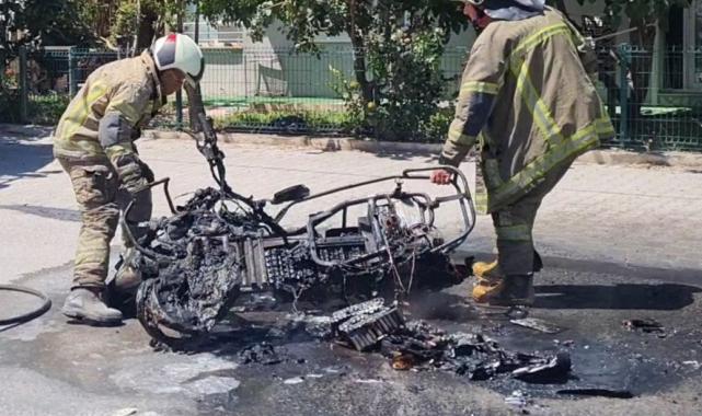 Bursa'da kuryenin elektrikli bisikleti yandı