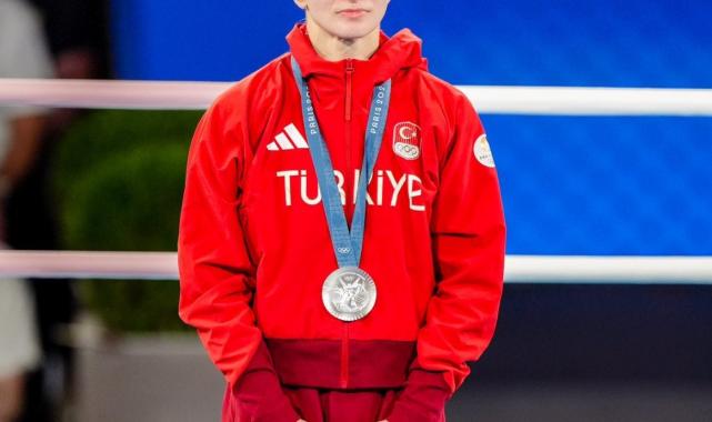 Buse Naz Çakıroğlu'ndan isyan: Bizi durdurdular, boksu bırakabilirim