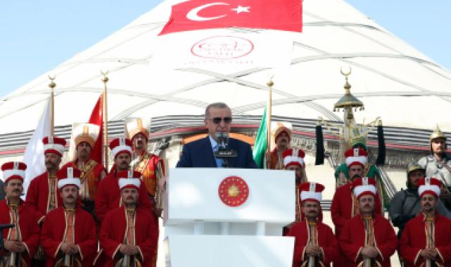 Cumhurbaşkanı Erdoğan Ahlat'tan seslendi... Bu toprakların emanetçisi değilk, asıl sahipleriyiz