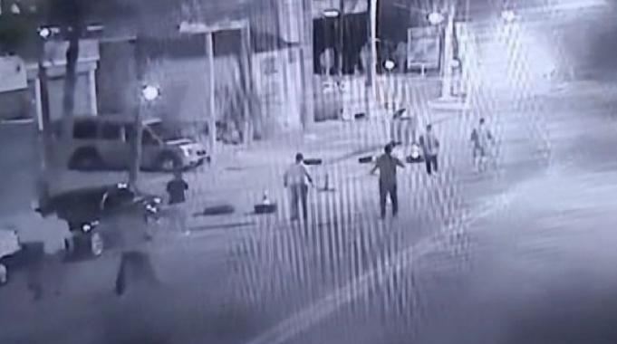 Denizli&#039;de eğlence mekanına alınmadılar: Çalışanı ezerek öldürdüler