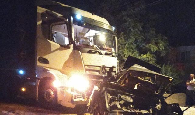 Denizli'de zincirleme kaza: Yolda kalan araçlara tır çarptı