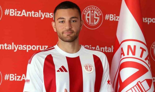 Emrecan Uzunhan yeniden Antalyaspor’da: İmzayı attı