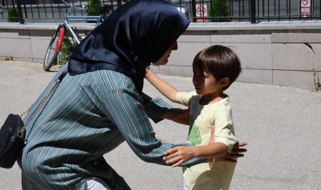 Eskişehir'de emekli polis memuru, komşusunu sopayla dövdü