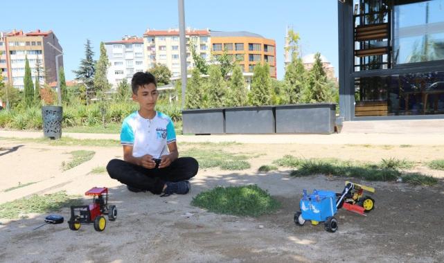 Eskişehir'in küçük mucidi: Kendisine elektrikli oyuncaklar yapıyor