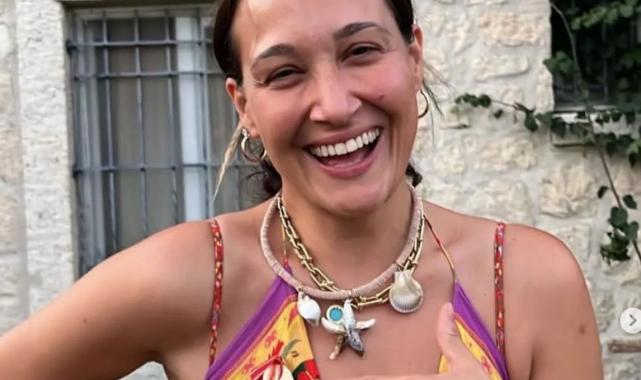 Ezgi Mola'dan yakın arkadaşı Gupse Özay'a gündem olan doğum günü hediyesi! Tam altın taktı