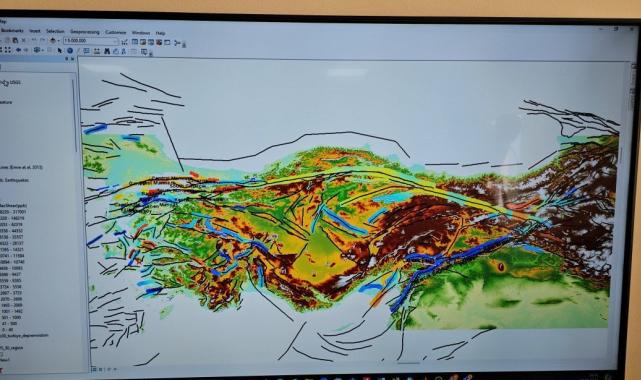 Fay hatlarını inceleyen profesör en riskli bölgeleri açıkladı