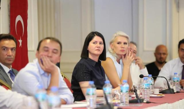 Filiz Gencan Akın, Burdur’da düzenlenen il belediye başkanları toplantısına katıldı