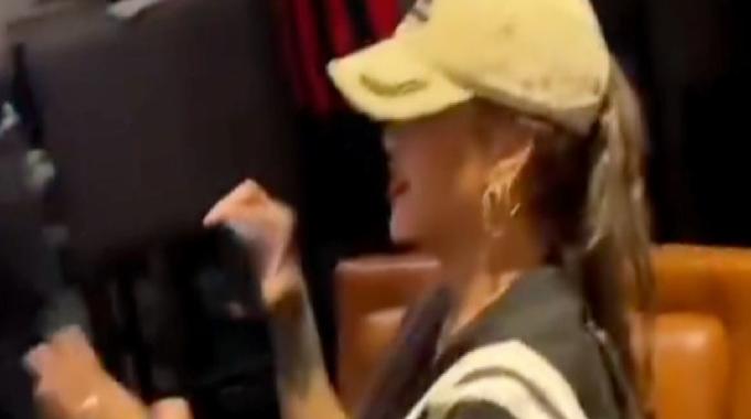 Futbolcu hayranı çocuk tanımadığı Rihanna'dan fotoğraf çekmesini istedi