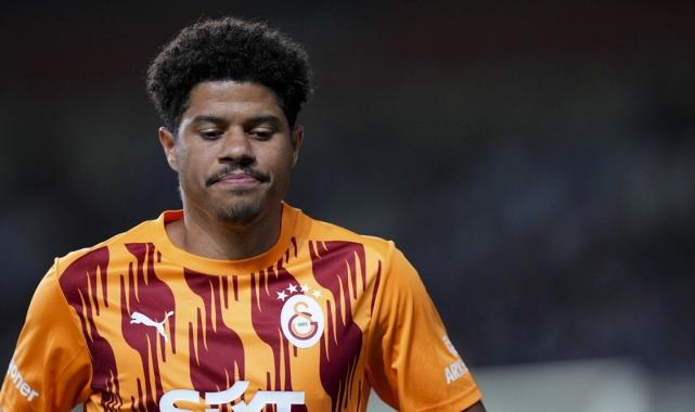 Galatasaray'ın yeni transferi Gabriel Sara, Championship'te en iyi 11'e seçildi