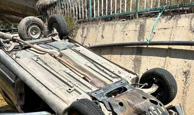 Gümüşhane'de hafif ticari araç dereye uçtu: 1 ölü