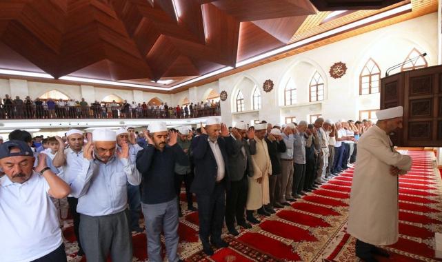 Hamas lideri Heniyye'ye veda: Türkiye'de camilerde gıyabi cenaze namazı kılındı