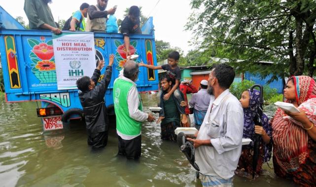 İHH yardıma koştu: Bangladeş’teki büyük selden 4,5 milyon kişi etkilendi