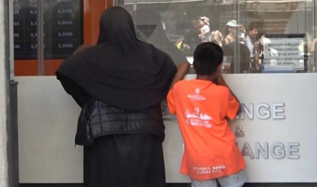 İstanbul'da dilenci turistlerden aldığı parayı TL'ye çevirdi