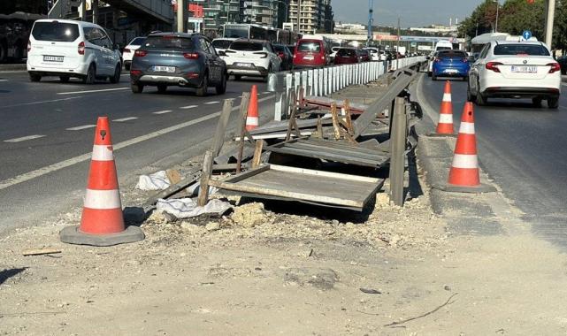 İstanbul'da metrobüs hattındaki yol çalışması trafiğe neden oldu