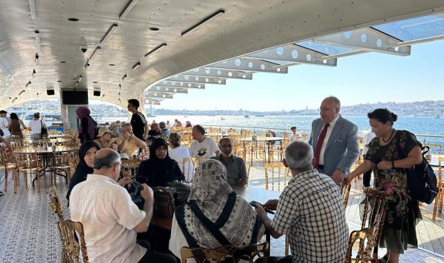 İstanbul’da öğrenci yurtlarında kalan emekliler boğaz turu yaptı