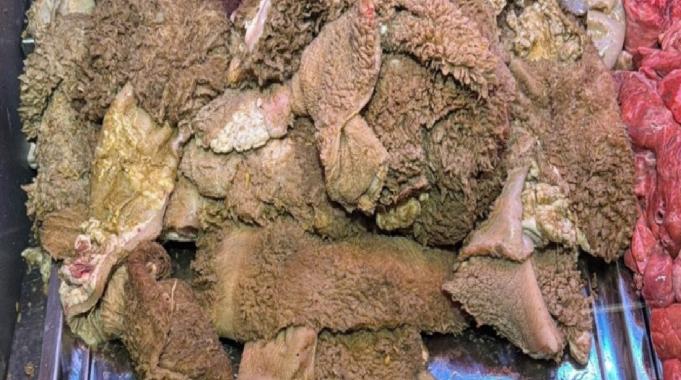 İstanbul&#039;da sakatatçılarda hijyen tepkisi: Kokudan aşağıya inilmiyor