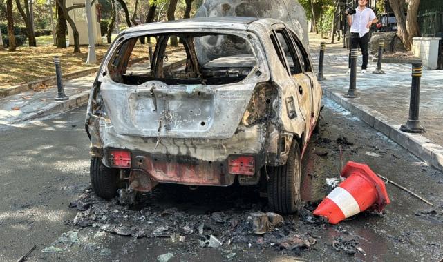 İstanbul'da seyir halindeki araç alev topuna döndü