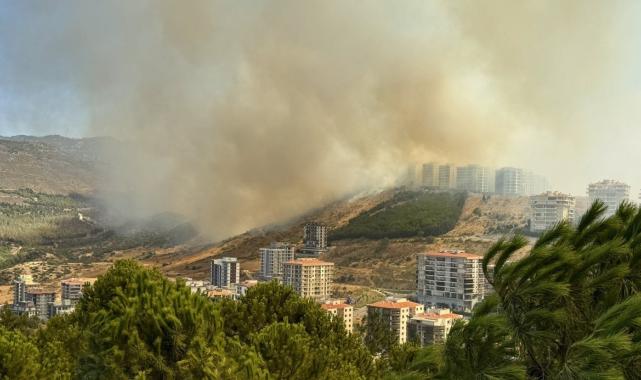 İzmir'de yangın yerleşim yerlerine ulaştı