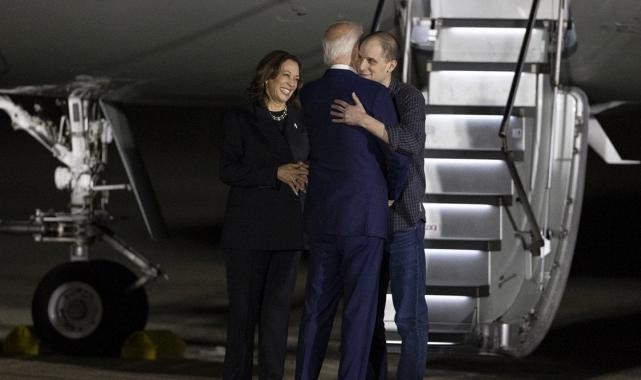 Joe Biden, Ankara'daki takas operasyonuyla ABD'ye dönenleri karşıladı