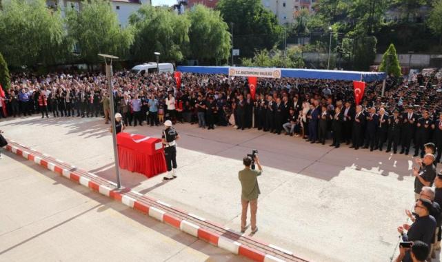 Kastamonu’da aynı saldırıda yaralanan polis memurundan şehit arkadaşa veda