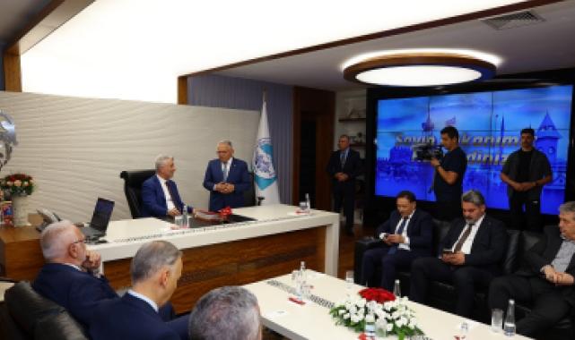 Kayseri'ye Bakan Bolat'tan övgü