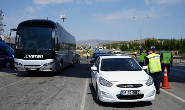 'Kilit kavşak' Kırıkkale’de sıkı denetim: Otobüsler tek tek durduruldu