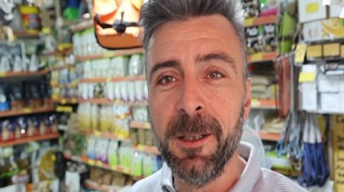 Kırşehir'de astığı pankartla dikkat çekti: Artık kimse işine karışmıyor