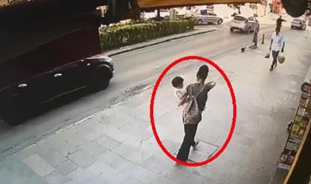 Kocaeli'de kucağında çocukla bebek arabası çaldı