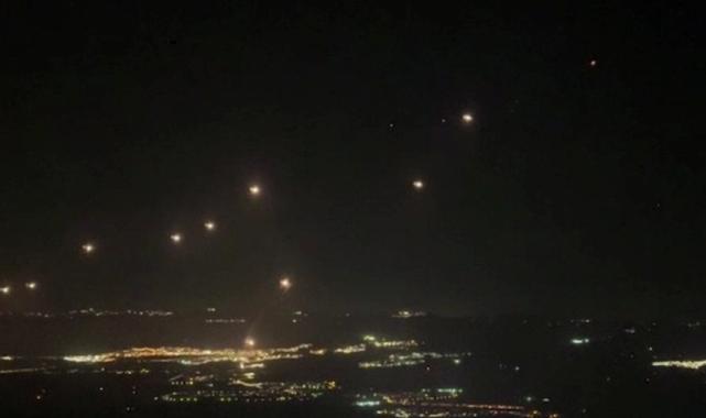 Lübnan'ın güneyinden İsrail'in kuzeyine onlarca roket fırlatıldı