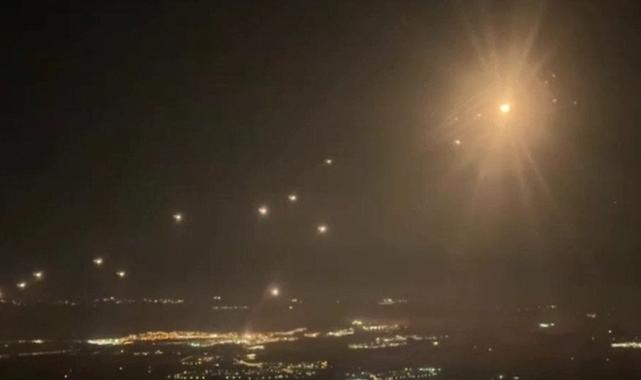 Lübnan'ın güneyinden İsrail'in kuzeyine onlarca roket fırlatıldı