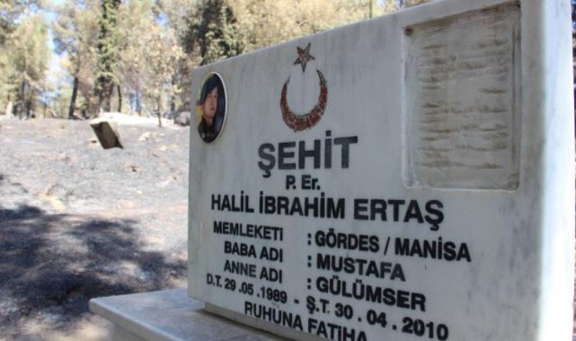 Manisa'da yangında şehit mezarı yanmadı