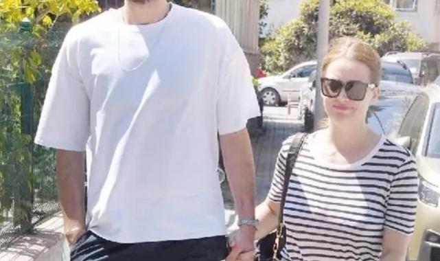 Oyuncu İrem Sak, 11 yaş küçük sevgilisi için Türkiye'yi terk ediyor!