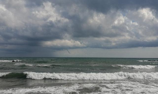 Sakarya'nın Karasu ilçesinde denizde 4 kez hortum çıktı