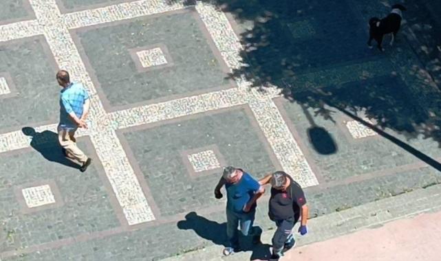 Samsun'da kaldırımda hareketsiz yatan şahıs paniğe neden oldu