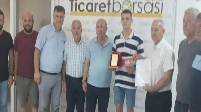 Sezonun ilk ayçiçeği ürünü 20.20 TL’ye satın alındı