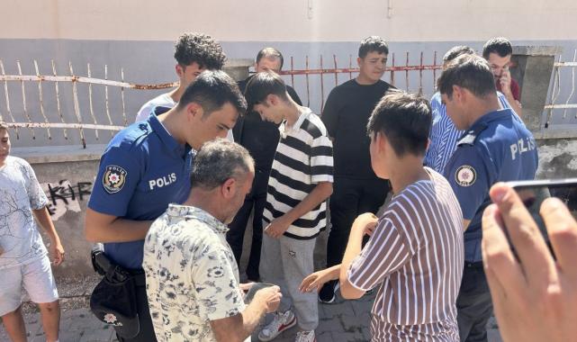 Sivas'ta yangının ortasında kalan kadını 15 yaşındaki çocuk kurtardı