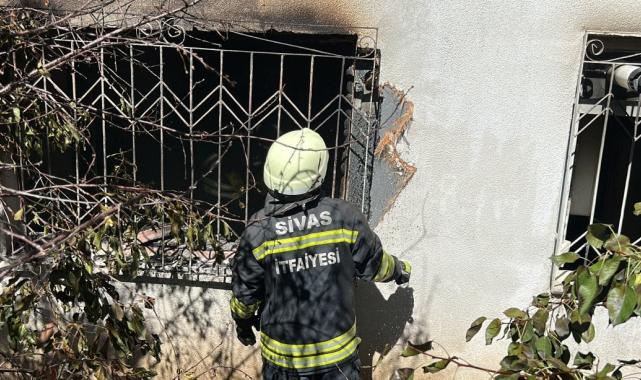 Sivas'ta yangının ortasında kalan kadını 15 yaşındaki çocuk kurtardı