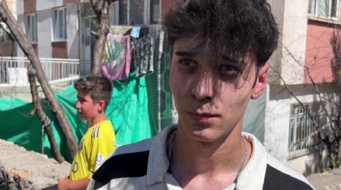 Sivas&#039;ta yangının ortasında kalan kadını 15 yaşındaki çocuk kurtardı