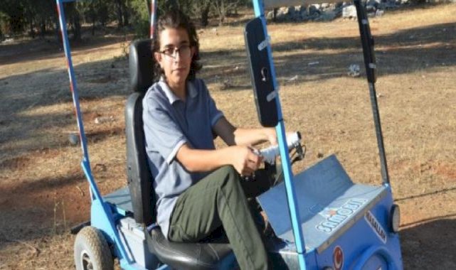 Antalya'da 15 yaşındaki genç güneş enerjisi paneliyle çalışan araç yaptı