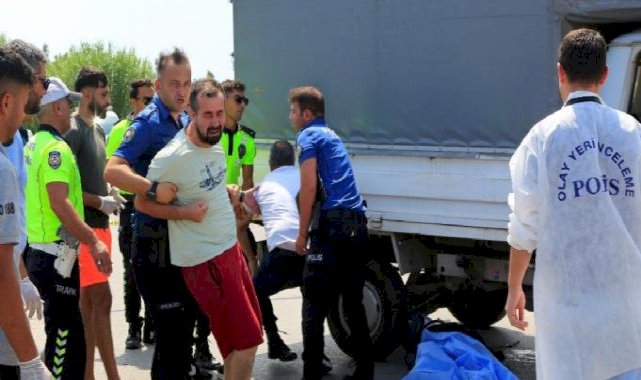 Antalya'da motosiklet, kamyonetin altına girdi