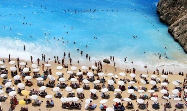 Antalya'da turist trafiği: Hava yoluyla gelen turist sayısı 100 milyonu aştı