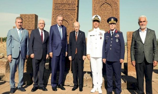 Cumhurbaşkanı Erdoğan, Ahlat Selçuklu Mezarlığı’nı ziyaret etti